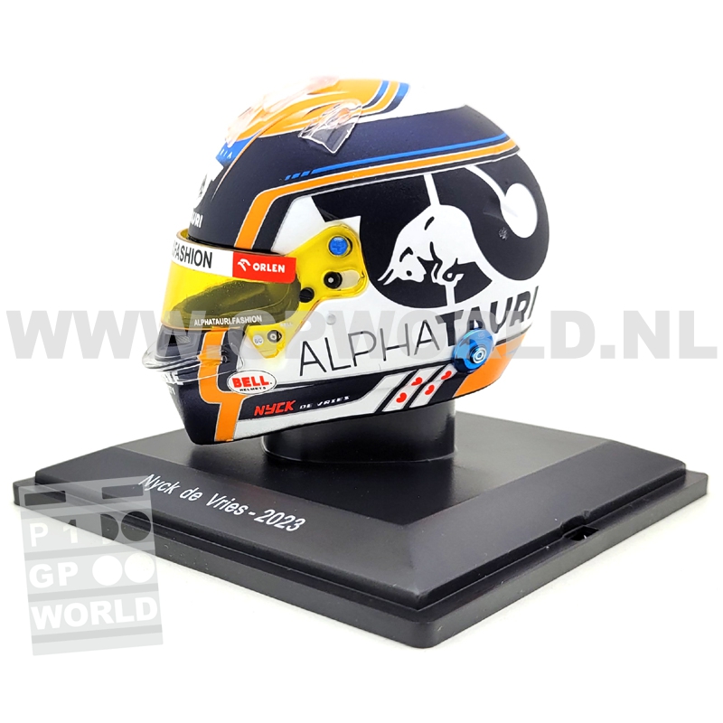 2023 helmet Nyck de Vries