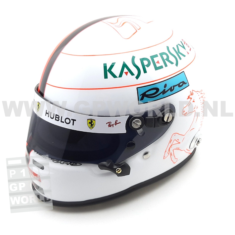 2019 helm Sebastian Vettel