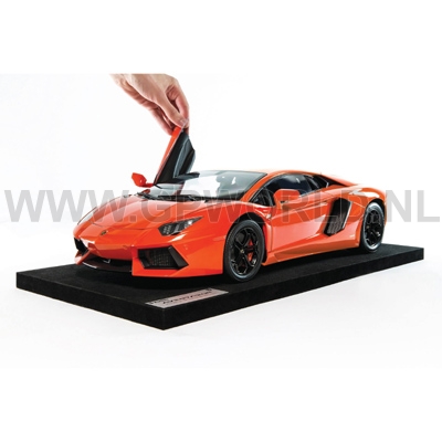 Lamborghini Aventador LP 700-4 