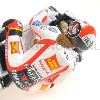 M.Simoncelli Figurine ’Hanging Off' Jual Minichamps Figure Marco Simoncelli Hanging Off. (LE